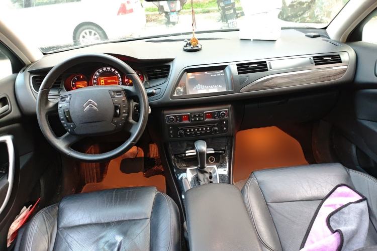 Used Citroen C5 2013 2.0L Automatic Luxury Model Center Console