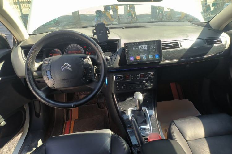 Used Citroen C5 2013 2.0L Automatic Luxury Model Center Console