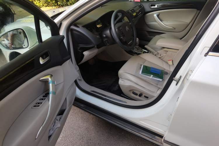 Used Citroen C5 2013 2.3L Automatic Zunyu Model Driver Seat