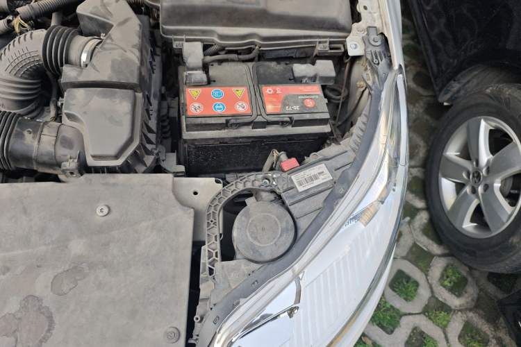 Used Citroen C5 2013 2.3L Automatic Enjoyment Model Engine Bay Left
