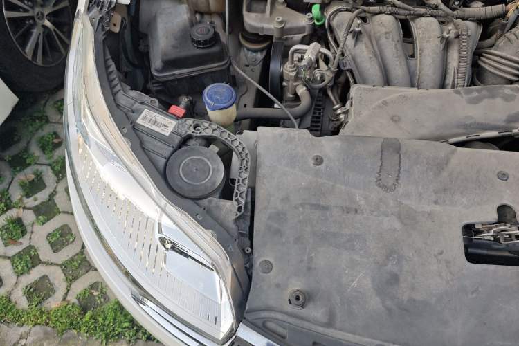 Used Citroen C5 2013 2.3L Automatic Enjoyment Model Engine Bay Right