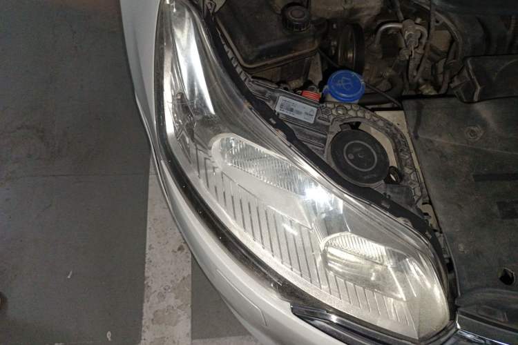 Used Citroen C5 2013 2.0L Automatic Luxury Model Engine Bay Right