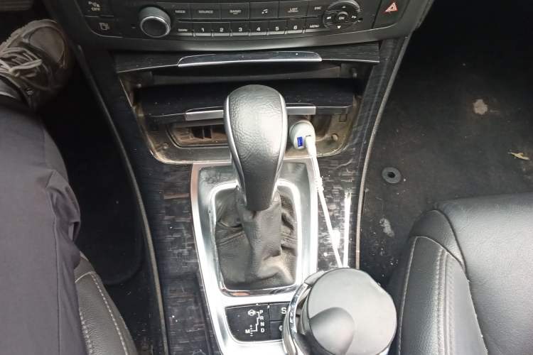 Used Citroen C5 2013 2.0L Automatic Luxury Model Gear Lever
