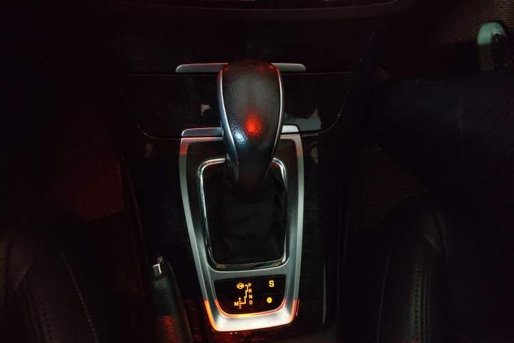 Used Citroen C5 2013 2.0L Automatic Luxury Model Gear Lever
