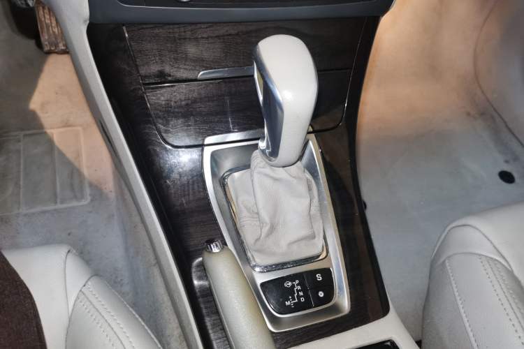 Used Citroen C5 2013 2.0L Automatic Luxury Model Gear Lever