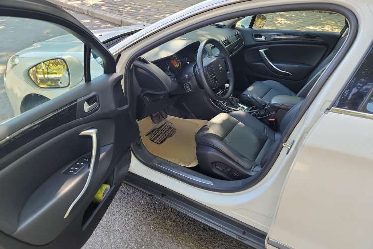 Used Citroen C5 2013 2.0L Automatic Luxury Model Interior 2