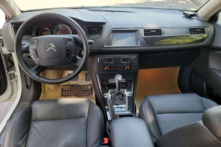 Used Citroen C5 2013 2.0L Automatic Luxury Model Interior 3