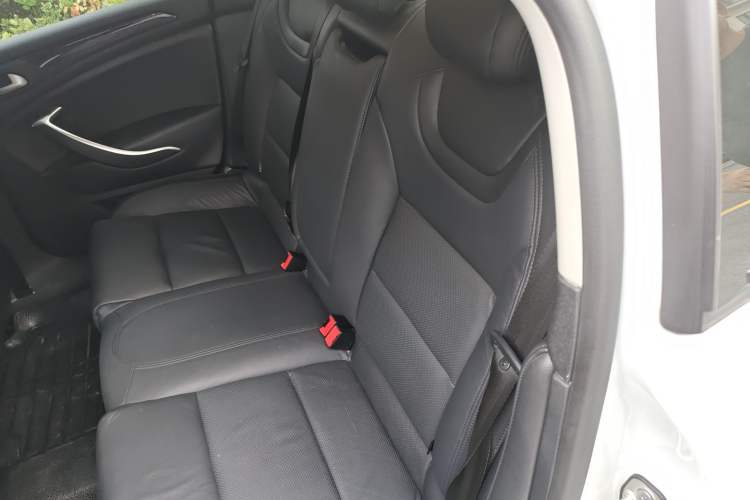 Used Citroen C5 2013 2.3L Automatic Zunyu Model Interior 4
