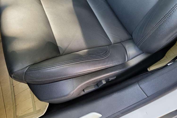 Used Citroen C5 2013 2.0L Automatic Luxury Model Interior 4