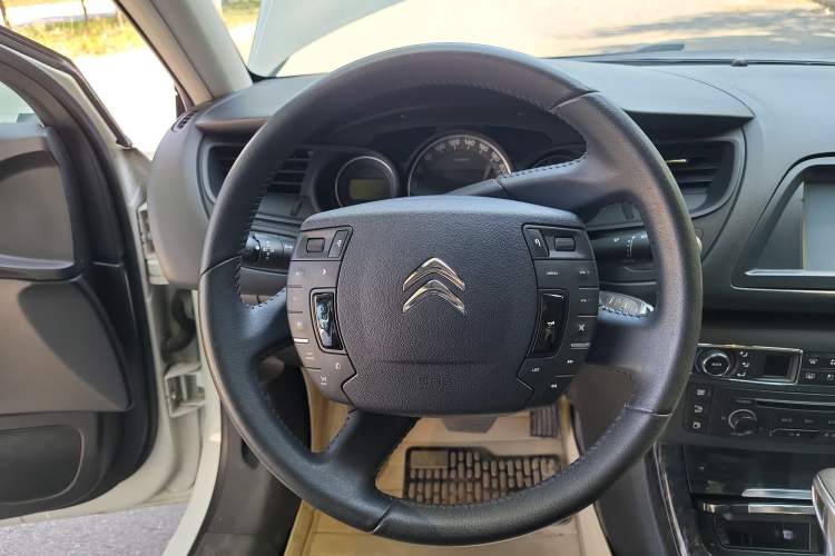 Used Citroen C5 2013 2.0L Automatic Luxury Model Interior 6