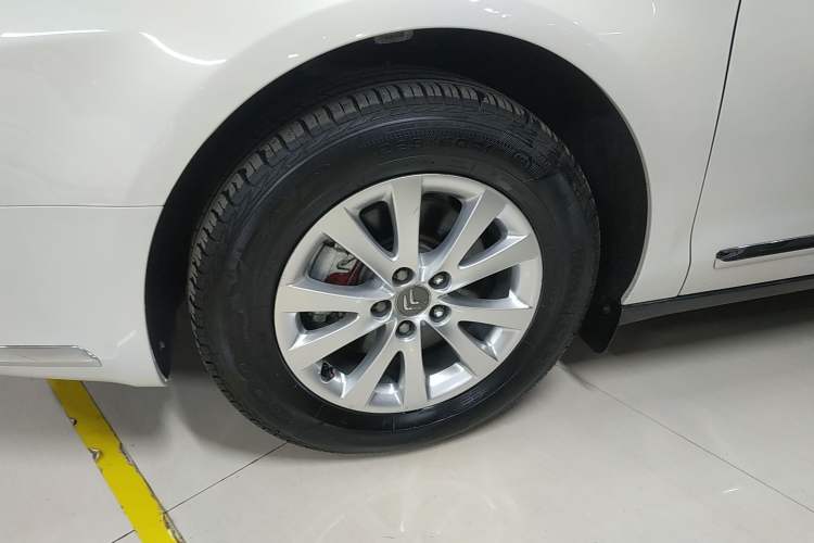Used Citroen C5 2013 2.0L Automatic Luxury Model Left Front Wheel Hub
