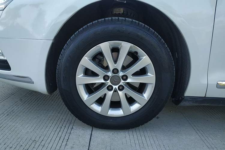Used Citroen C5 2013 2.0L Automatic Luxury Model Left Front Wheel Hub