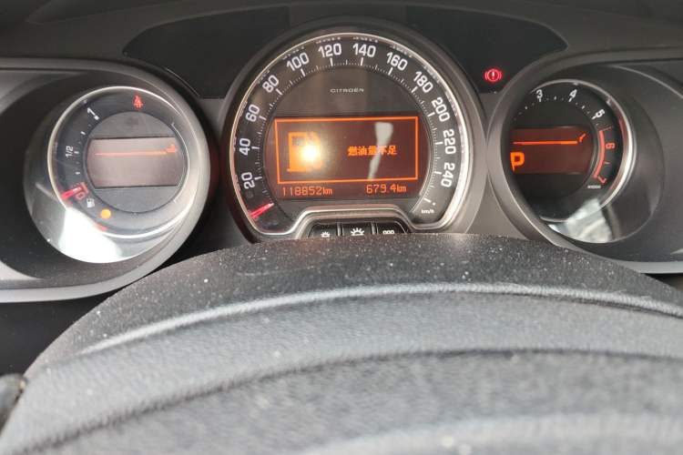 Used Citroen C5 2013 2.0L Automatic Luxury Model Odometer Close Up