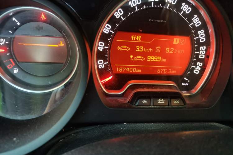 Used Citroen C5 2013 2.3L Automatic Zunyu Model Odometer Close Up