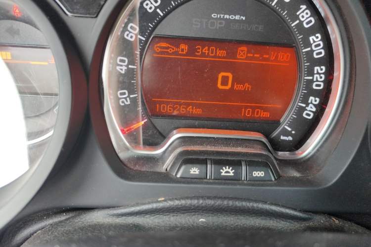 Used Citroen C5 2013 2.0L Automatic Luxury Model Odometer Close Up