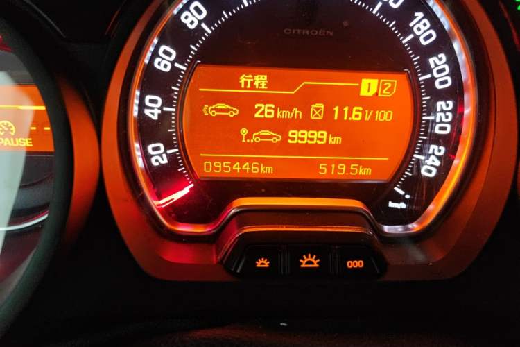 Used Citroen C5 2013 2.0L Automatic Luxury Model Odometer Close Up