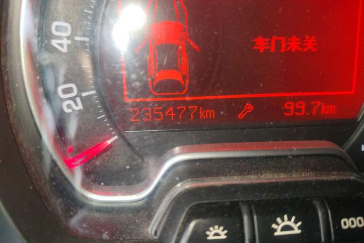 Used Citroen C5 2013 2.0L Automatic Luxury Model Odometer Close Up