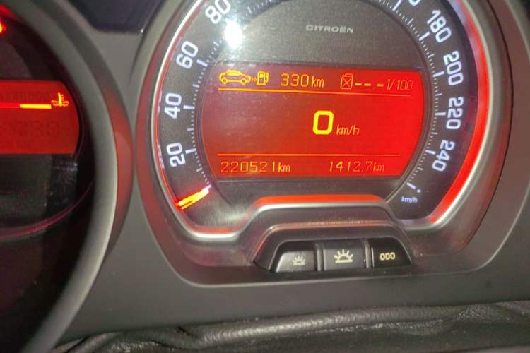 Used Citroen C5 2013 2.0L Automatic Enjoyment Model Odometer Close Up