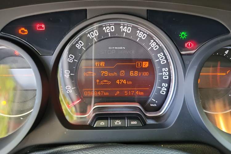 Used Citroen C5 2013 2.0L Automatic Luxury Model Odometer Close Up