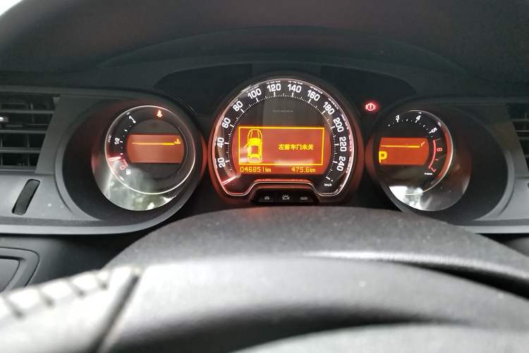 Used Citroen C5 2013 2.0L Automatic Luxury Model Odometer Close Up