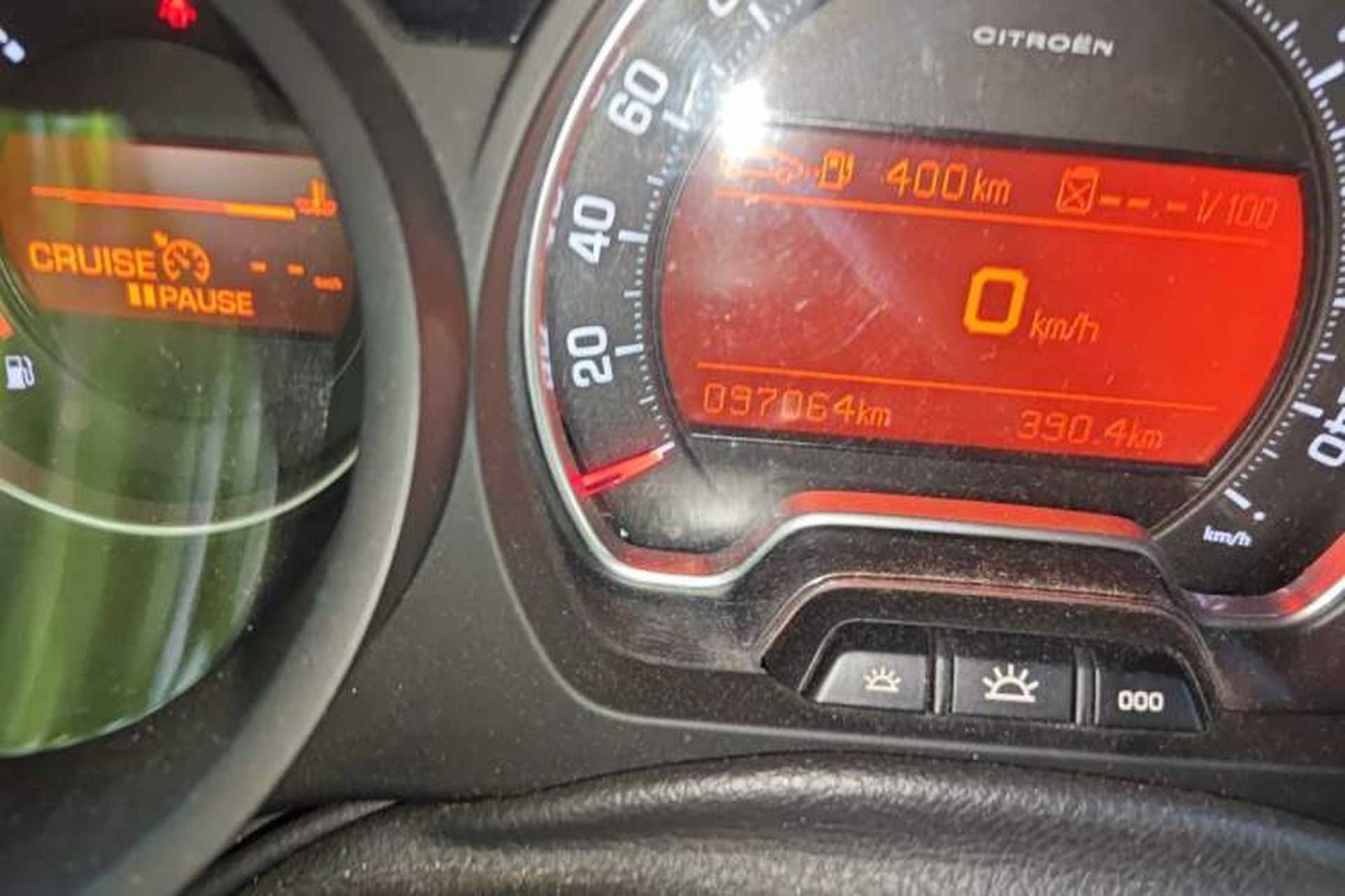 Used Citroen C5 2013 2.0L Automatic Luxury Model Odometer Close Up