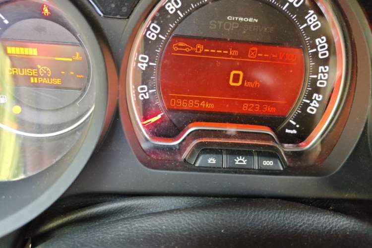 Used Citroen C5 2013 2.3L Automatic Prestige Edition Odometer Close Up