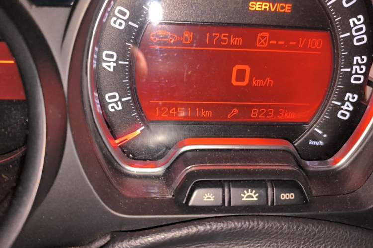 Used Citroen C5 2013 2.0L Automatic Luxury Model Odometer Close Up