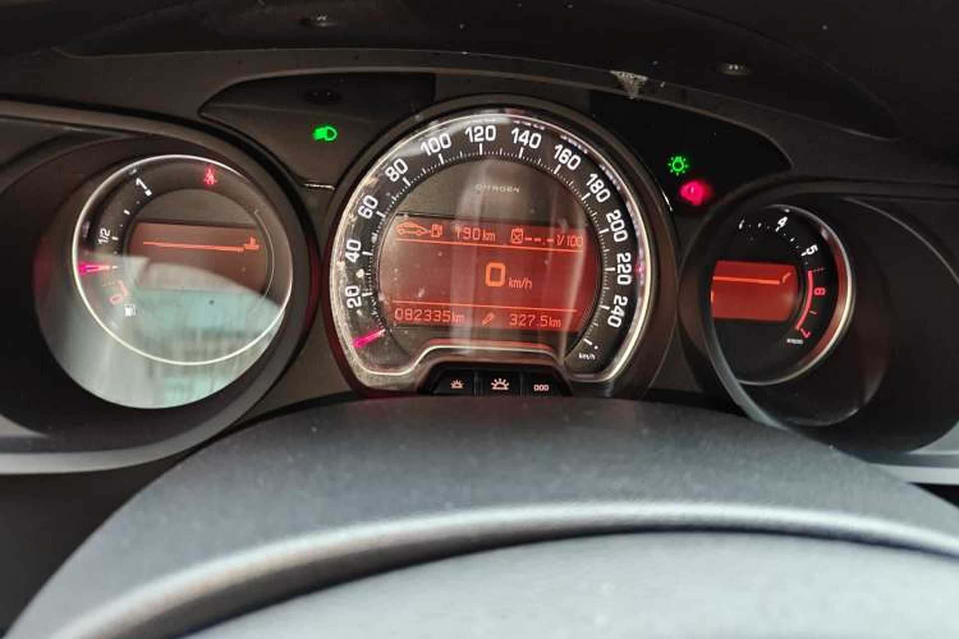 Used Citroen C5 2013 2.0L Automatic Luxury Model Odometer Close Up