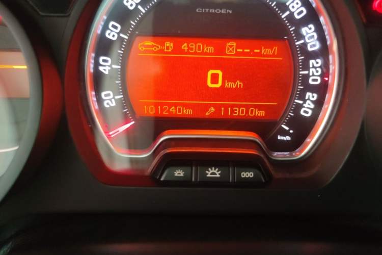 Used Citroen C5 2013 2.0L Automatic Luxury Model Odometer Close Up