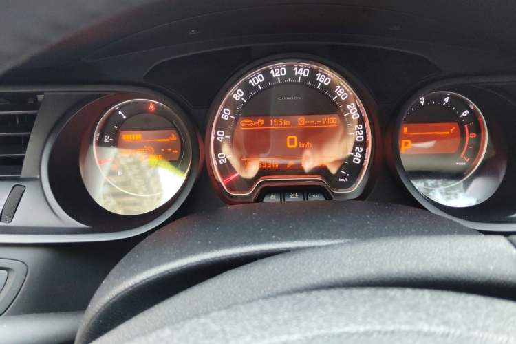 Used Citroen C5 2013 2.0L Automatic Luxury Model Odometer Close Up