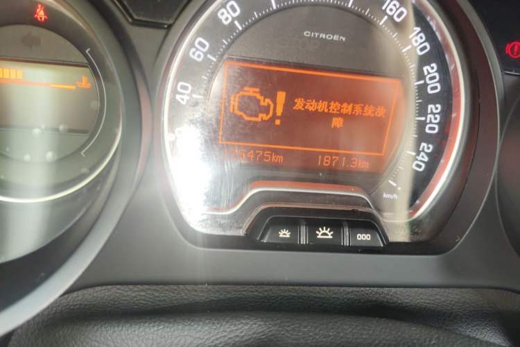 Used Citroen C5 2013 2.0L Automatic Luxury Model Odometer Close Up