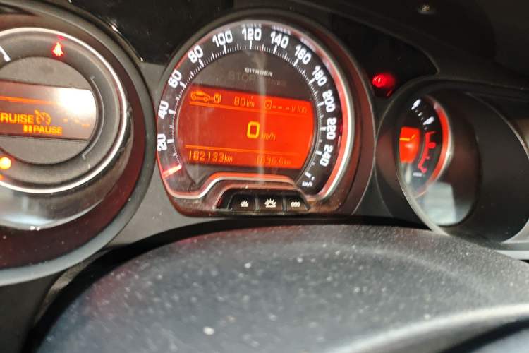 Used Citroen C5 2013 2.0L Automatic Luxury Model Odometer Close Up