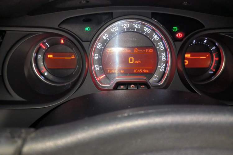 Used Citroen C5 2013 2.3L Automatic Enjoyment Model Odometer Close Up