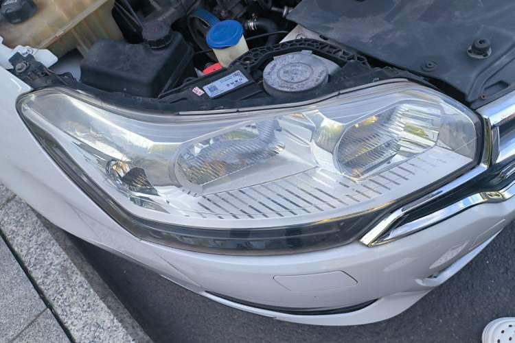 Used Citroen C5 2013 2.0L Automatic Luxury Model Right Front Headlight