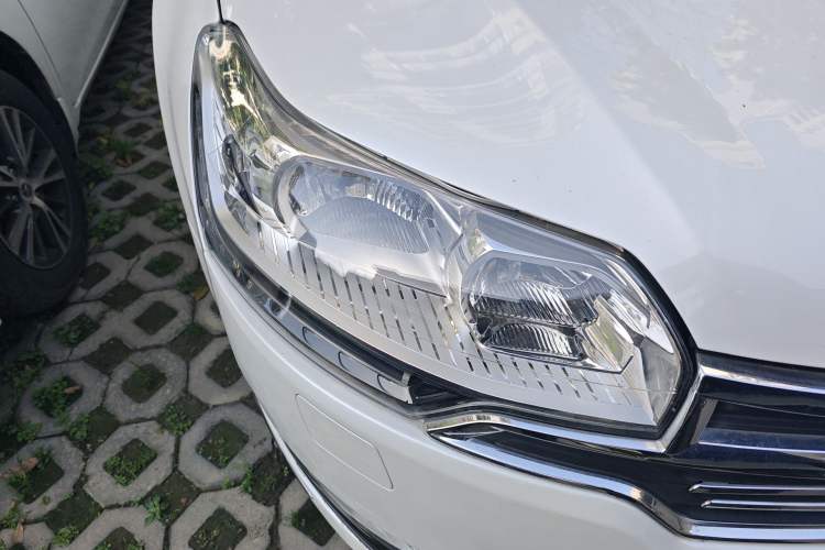 Used Citroen C5 2013 2.3L Automatic Enjoyment Model Right Front Headlight