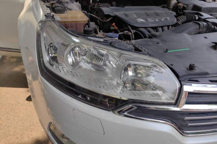 Used Citroen C5 2013 2.0L Automatic Luxury Model Right Front Headlight