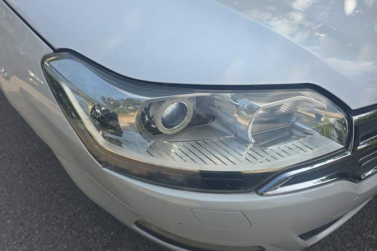 Used Citroen C5 2013 2.0L Automatic Luxury Model Right Front Headlight