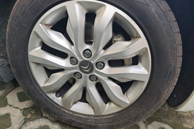 Used Citroen C5 2013 2.3L Automatic Enjoyment Model Right Front Wheel Hub