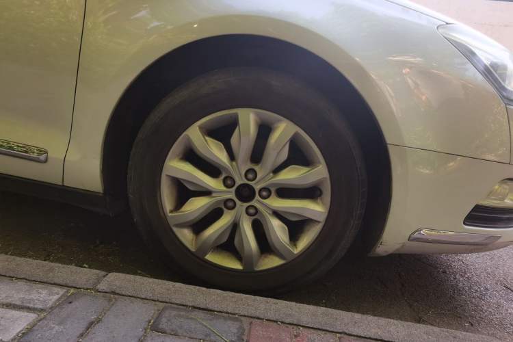 Used Citroen C5 2013 2.3L Automatic Zunyu Model Right Front Wheel Hub
