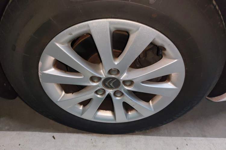 Used Citroen C5 2013 2.0L Automatic Luxury Model Right Front Wheel Hub