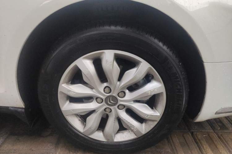 Used Citroen C5 2013 2.3L Automatic Prestige Edition Right Front Wheel Hub