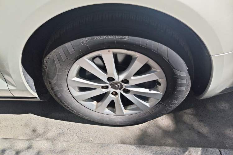 Used Citroen C5 2013 2.0L Automatic Luxury Model Right Front Wheel Hub