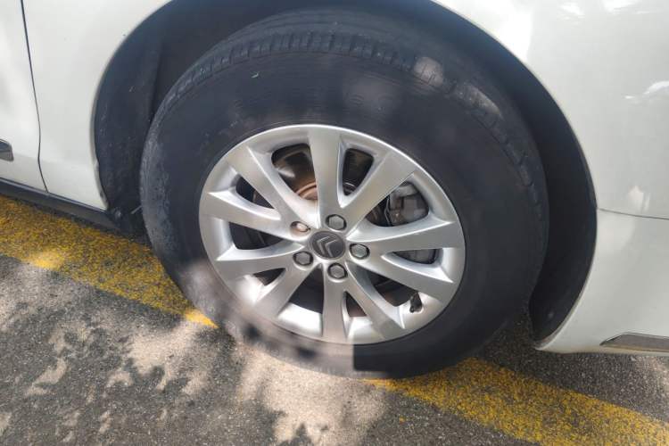 Used Citroen C5 2013 2.0L Automatic Luxury Model Right Front Wheel Hub