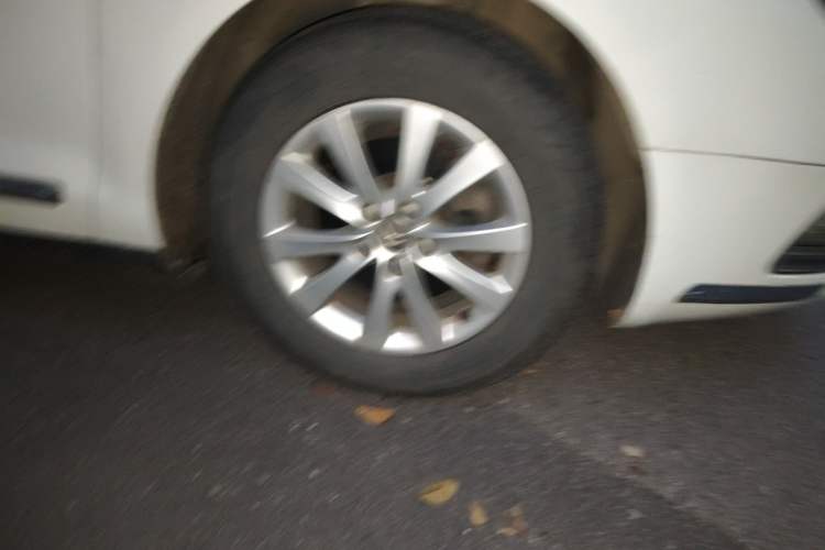 Used Citroen C5 2013 2.0L Automatic Luxury Model Right Front Wheel Hub