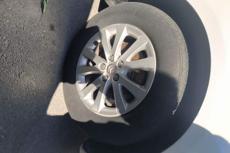 Used Citroen C5 2013 2.0L Automatic Luxury Model Right Front Wheel Hub