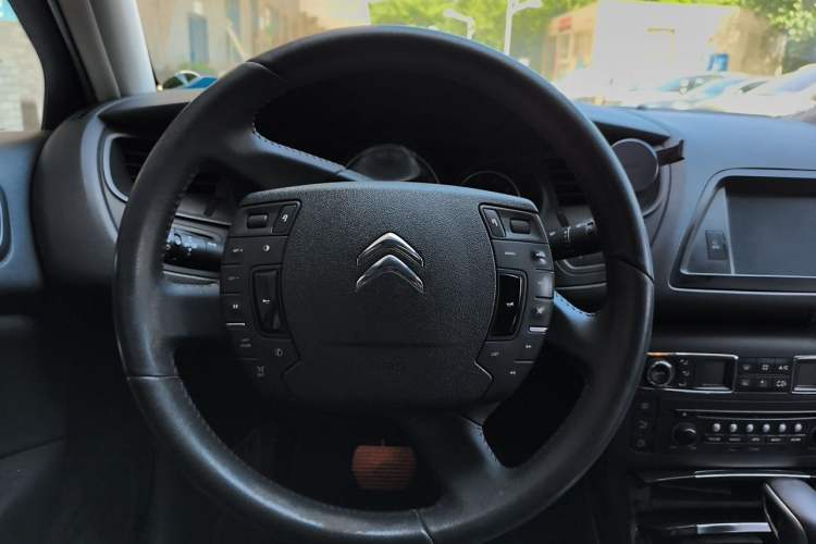 Used Citroen C5 2013 2.0L Automatic Luxury Model Steering Wheel