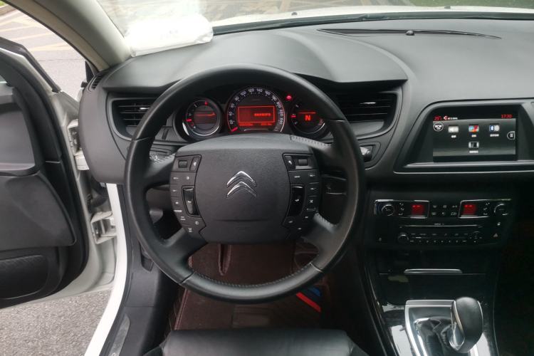 Used Citroen C5 2013 2.0L Automatic Luxury Model Steering Wheel