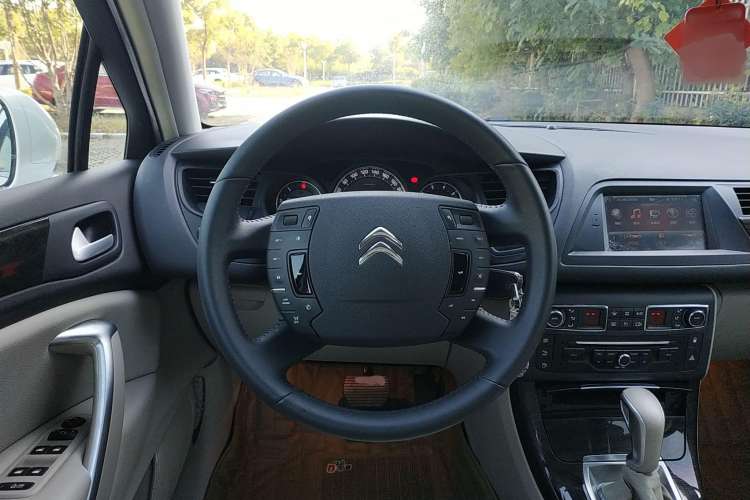 Used Citroen C5 2013 2.0L Automatic Luxury Model Steering Wheel