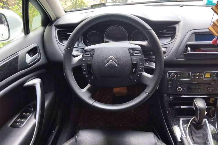 Used Citroen C5 2013 2.0L Automatic Luxury Model Steering Wheel