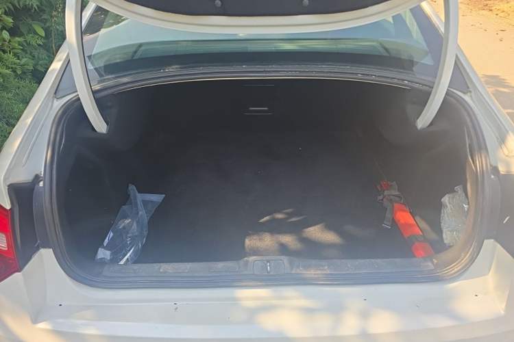 Used Citroen C5 2013 2.0L Automatic Luxury Model Trunk
